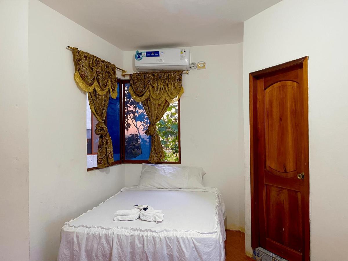 ホテル Hostal Vista Al Mar プエルト・バケリソ・モレノ エクステリア 写真